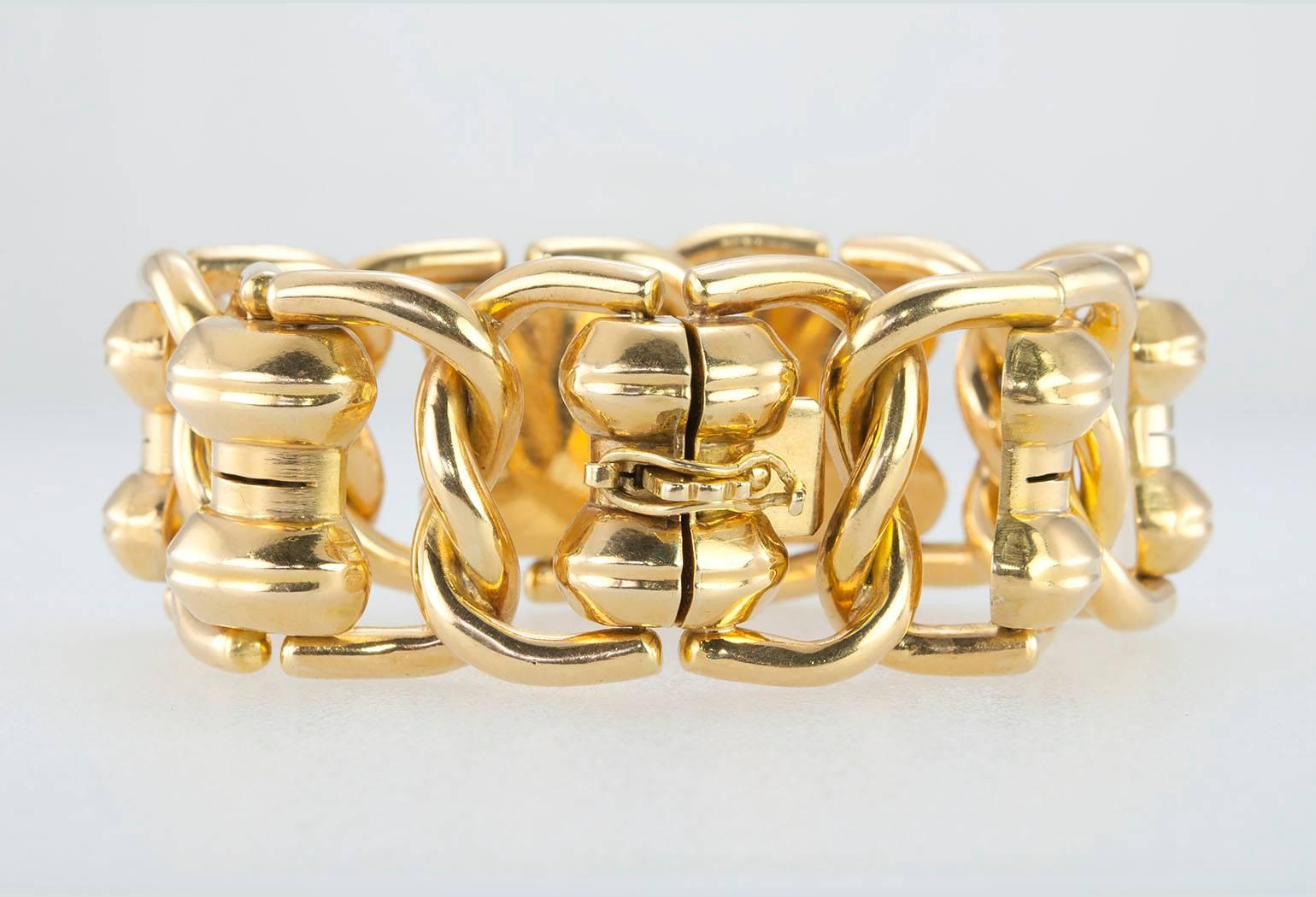 1960s Chunky Gold Link Bracelet In Excellent Condition For Sale In Los Angeles, CA
