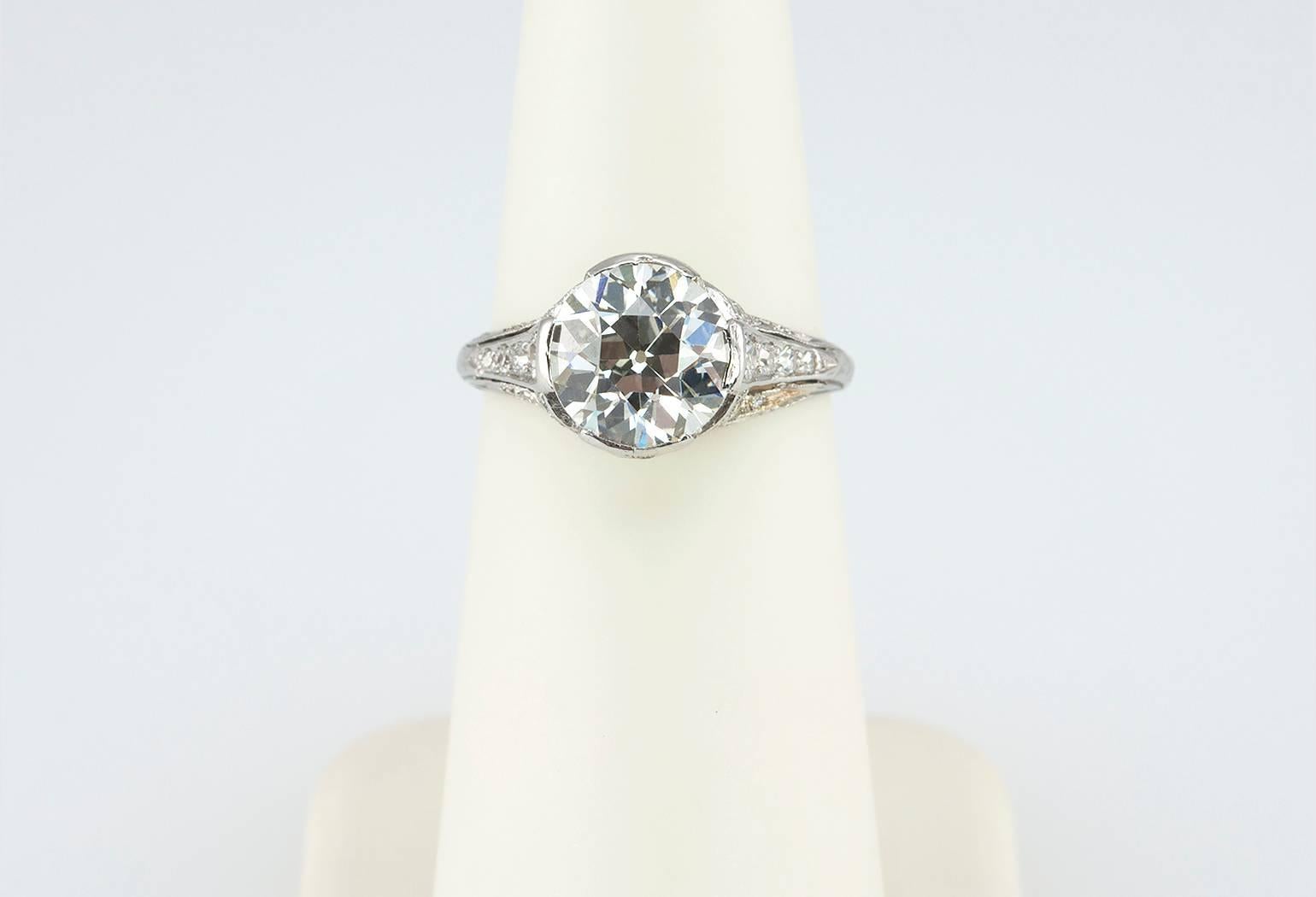 Women's Edwardian 2.20 Carat Old European Cut Diamond Engagement Ring For Sale