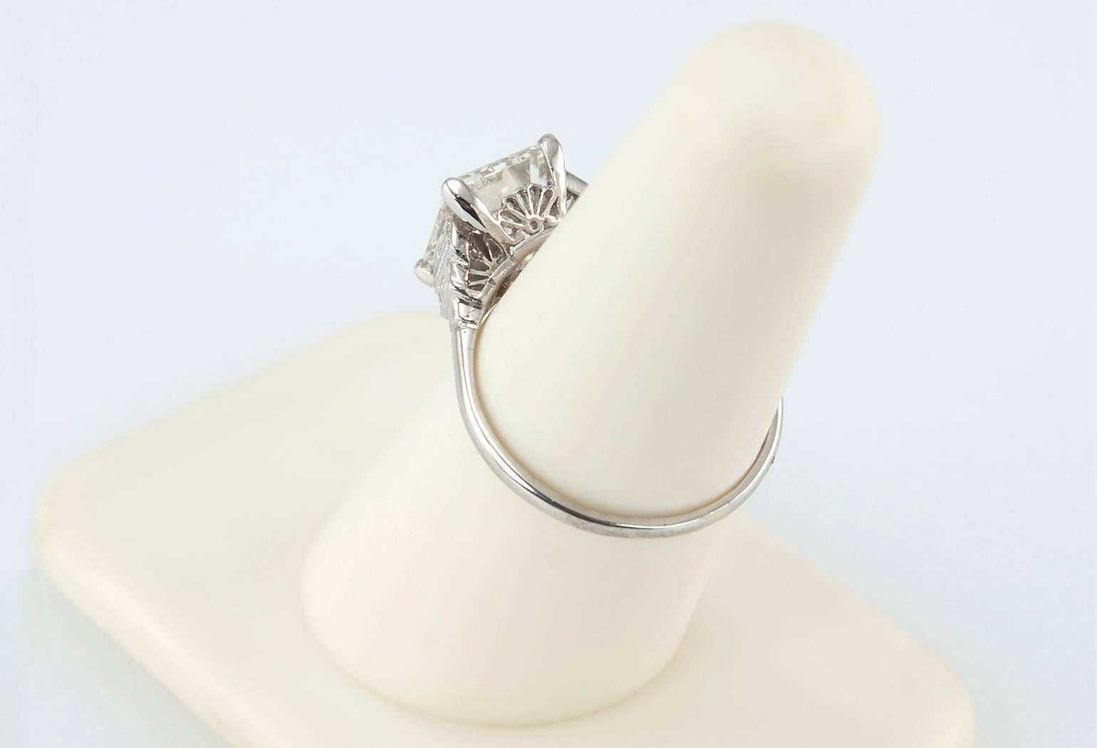 Art Deco 2.90 Carat Emerald Cut Diamond Engagement Ring For Sale 2
