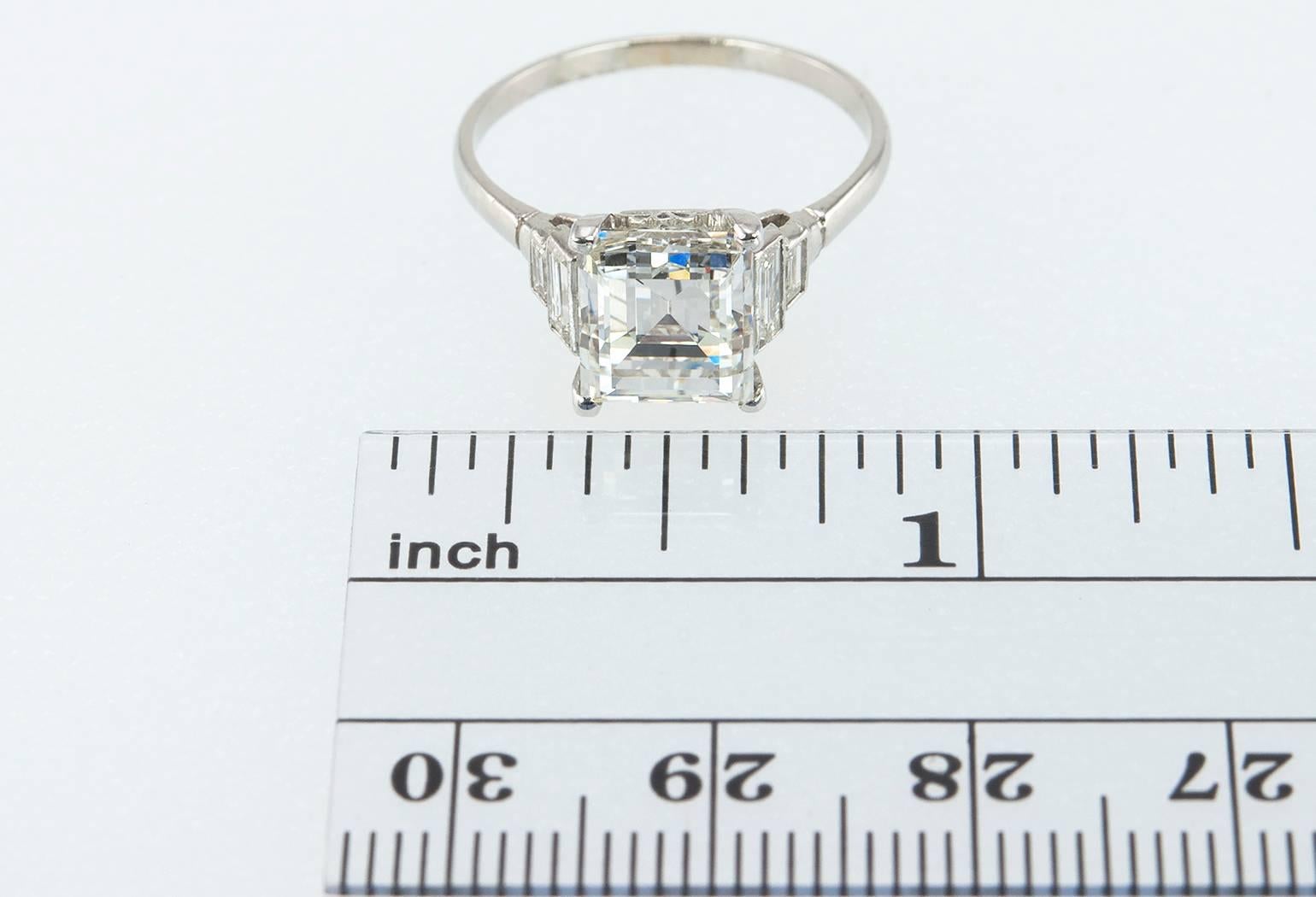 Art Deco 2.90 Carat Emerald Cut Diamond Engagement Ring For Sale 3
