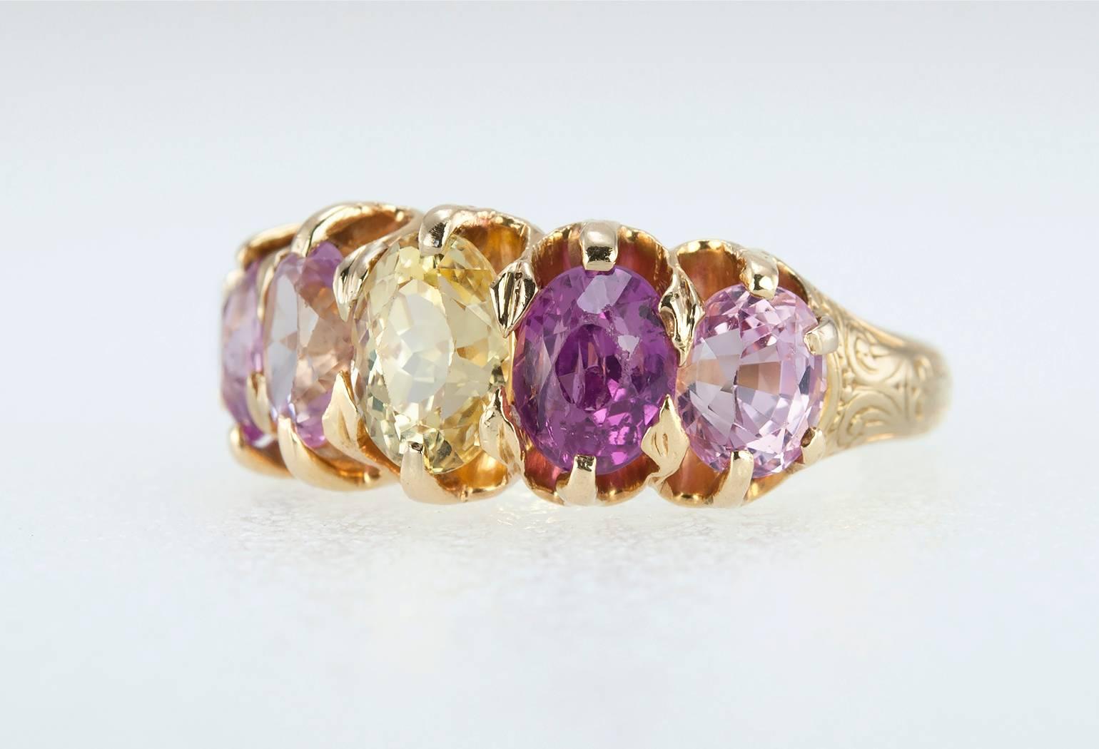F. Walter Lawrence Sapphire Five-Stone Gold Ring In Excellent Condition In Los Angeles, CA