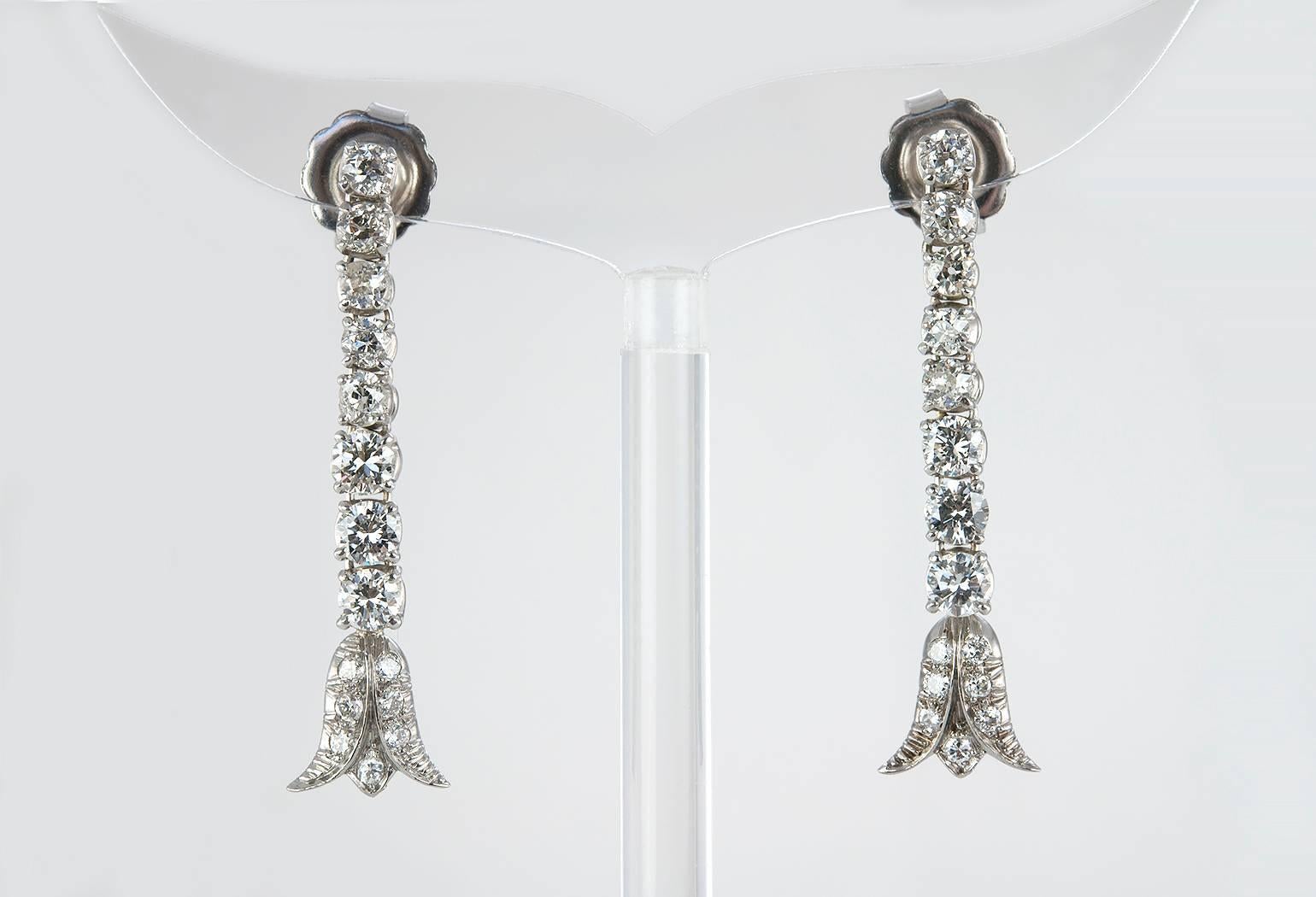 Art Deco Diamond Platinum Dangle Earrings For Sale 1