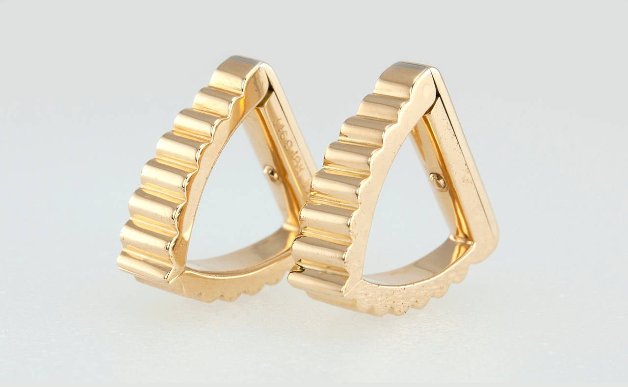 Cartier Gold Ribbed Triangle Cufflinks In Good Condition In Los Angeles, CA