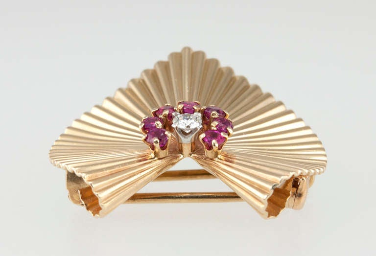 Tiffany & Co. Gold Shell Clip Brooch with Rubies and Diamonds In Excellent Condition In Los Angeles, CA
