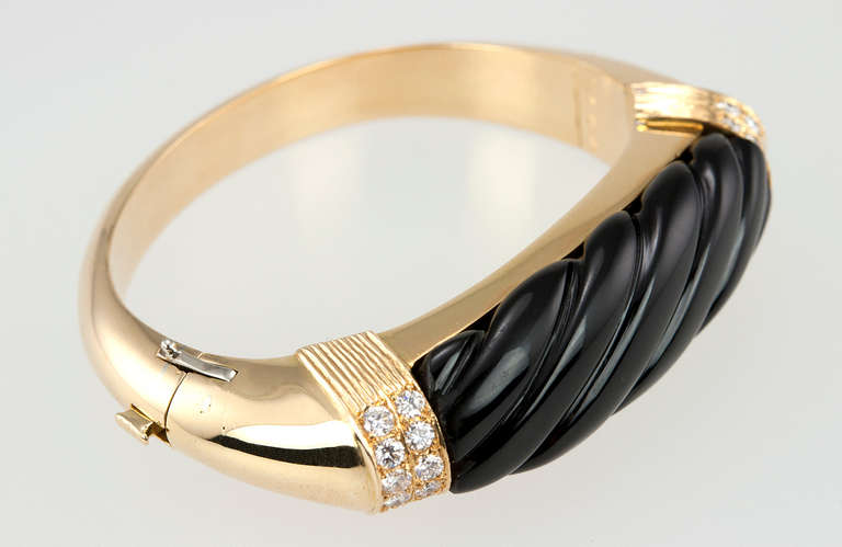 Women's Nardi Gold Bangle with Onyx and Diamonds For Sale