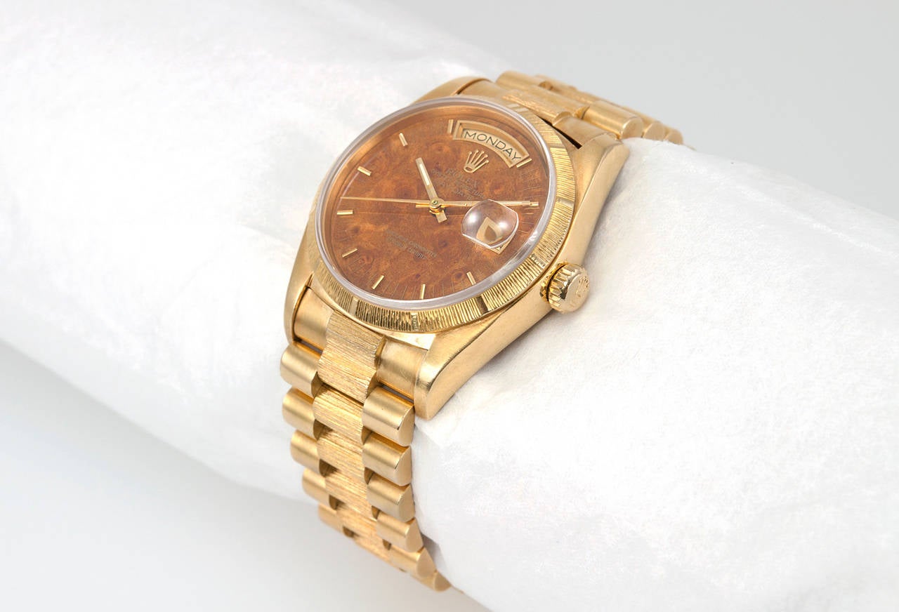 Rolex President 18 karat yellow gold wristwatch, reference 18078. This watch features a factory  burlwood dial, locking waterproof crown, sapphire crystal, 18 karat yellow gold bark bezel, an 18 karat yellow gold President hidden bark finish band,