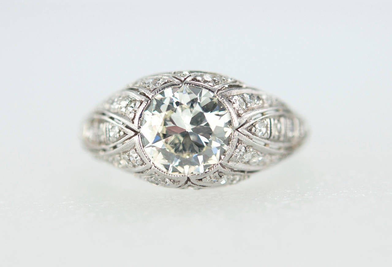 Round Cut Art Deco 1.29 Carat Diamond Platinum Engagement Ring For Sale
