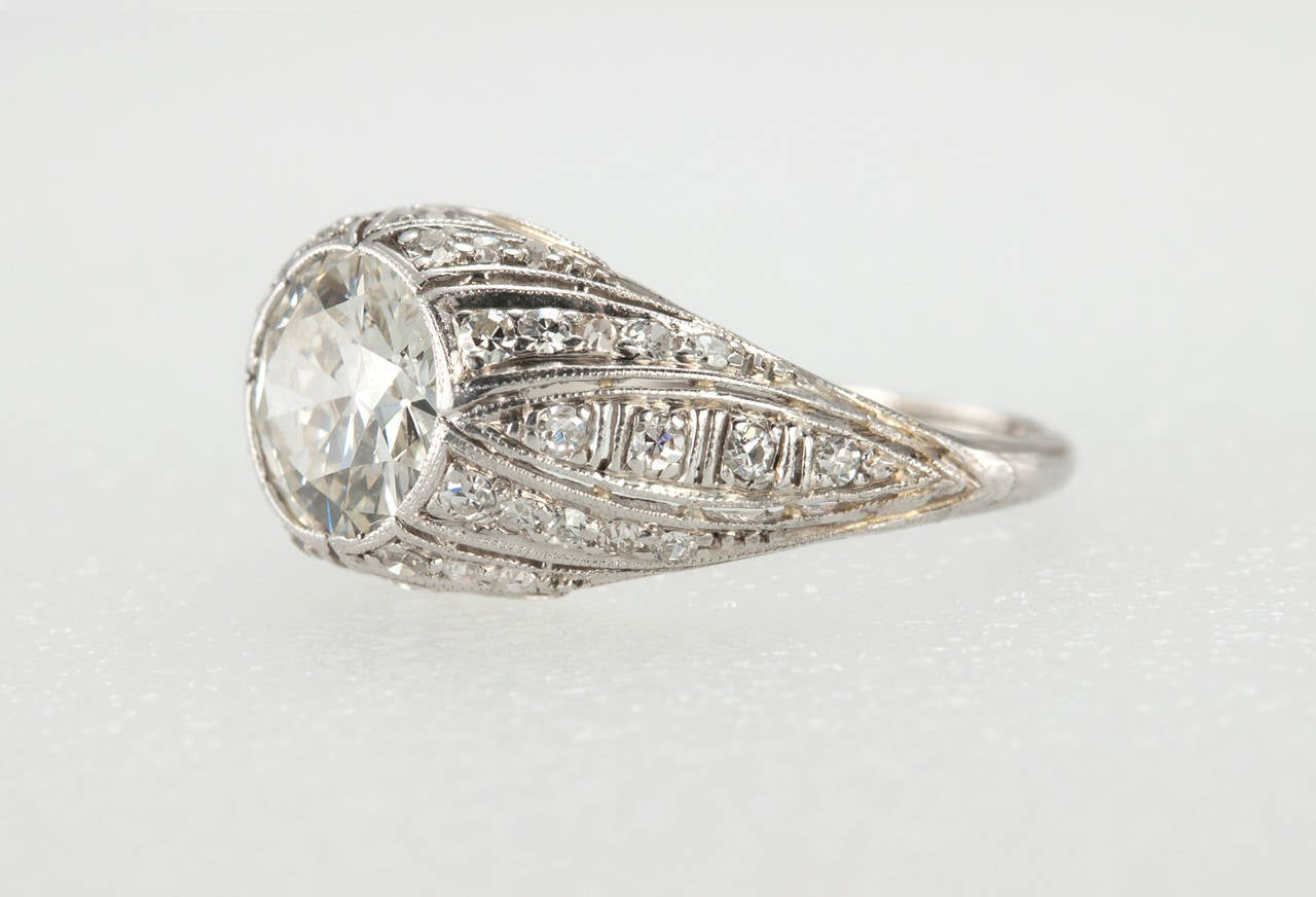 Art Deco 1.29 Carat Diamond Platinum Engagement Ring In Excellent Condition For Sale In Los Angeles, CA
