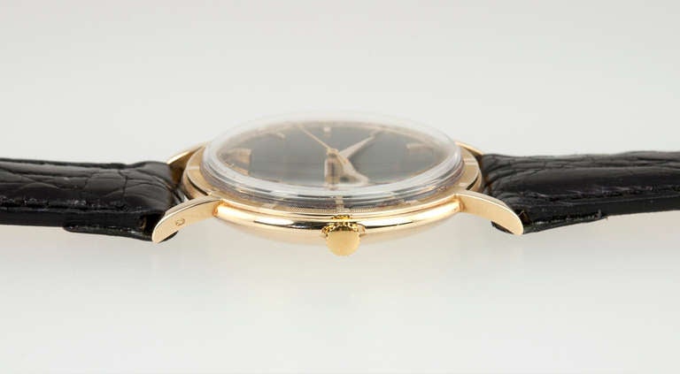 Women's or Men's Rolex Yellow Gold Wristwatch with Black Dial circa 1945