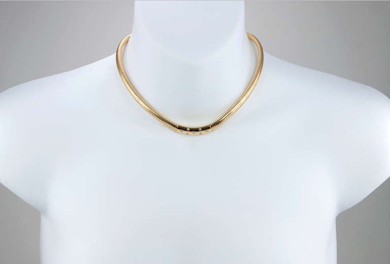 A classic and chic Van Cleef & Arpels flexible omega choker necklace centered with seven star diamonds in 18 karat yellow gold. Circa 1940s. 39.7 grams 
Signed and numbered Van Cleef & Arpels, Made in France.

Approximately 0.30cts of diamonds