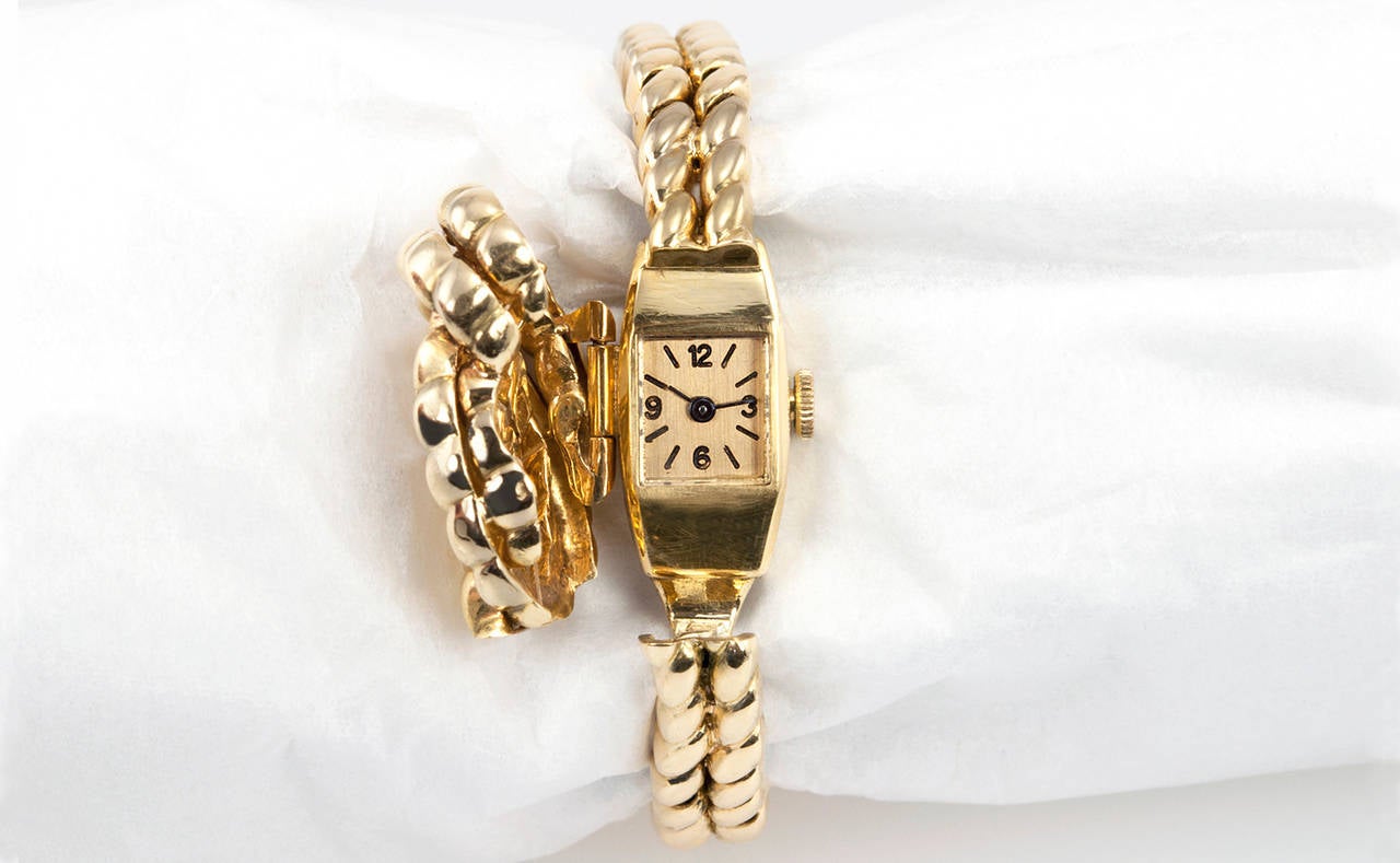 Van Cleef & Arpels Hidden Watch Gold Knot Bracelet, Circa 1960s In Good Condition For Sale In Los Angeles, CA