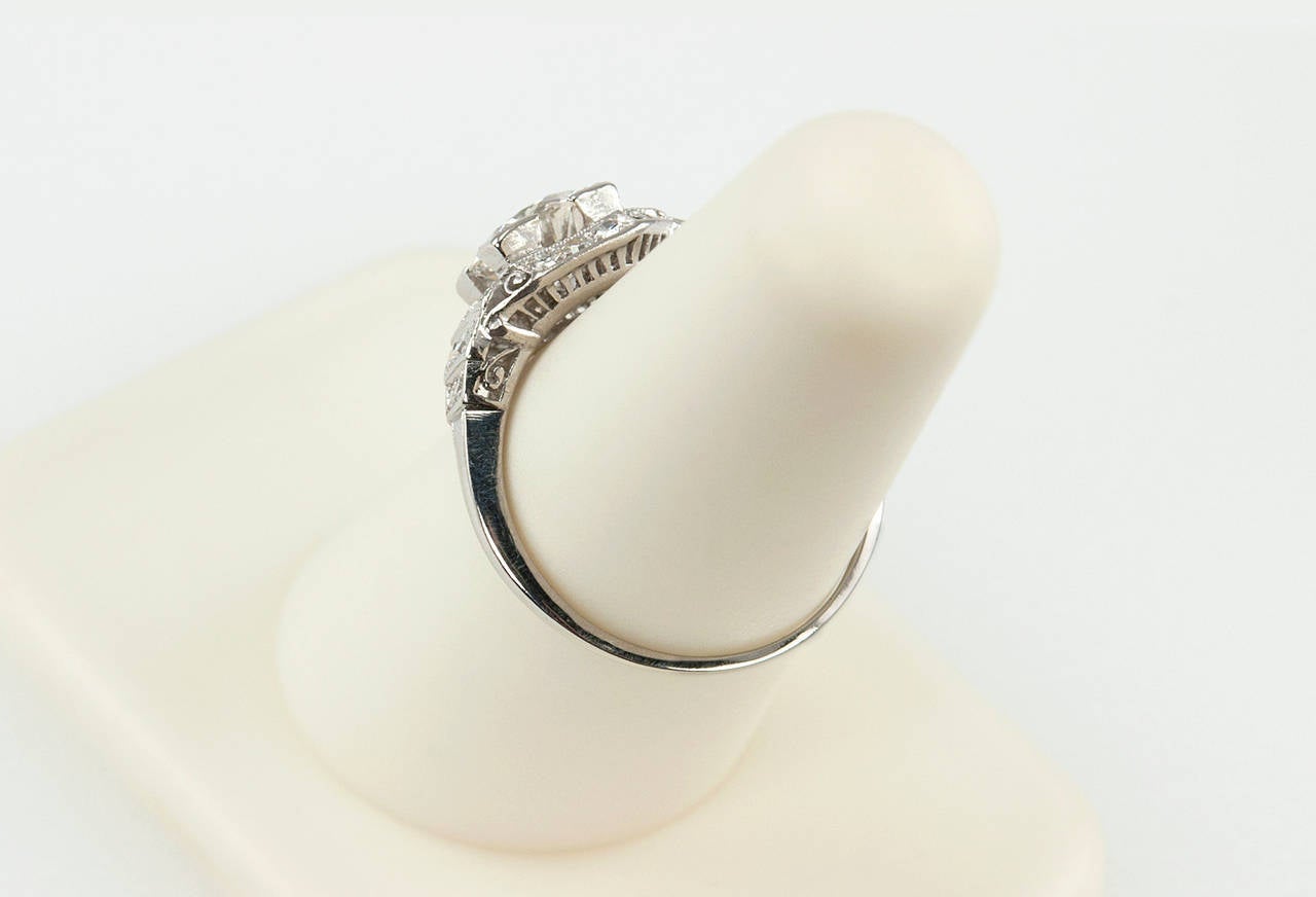 Art Deco 1.04 Carat Old European Cut Diamond platinum Engagement Ring For Sale 4