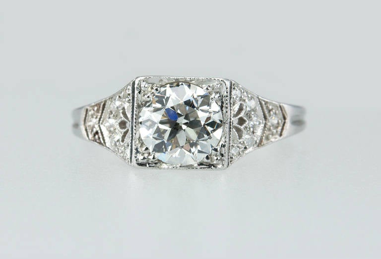 Art Deco 1.01 Carat Old European Cut Diamond Platinum Engagement Ring In Excellent Condition For Sale In Los Angeles, CA