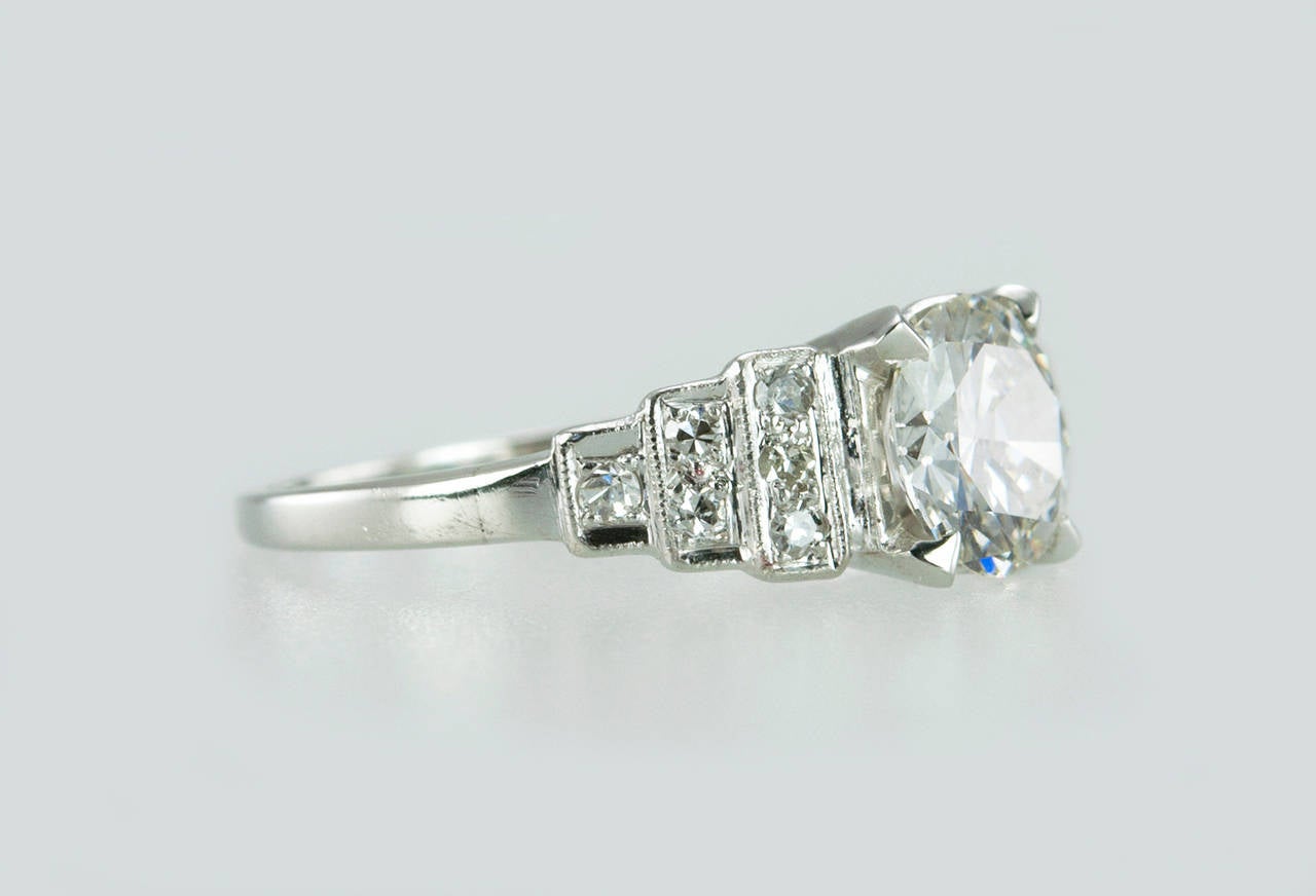 1.31 Carat Diamond Platinum Ring with Step Mounting In Excellent Condition For Sale In Los Angeles, CA