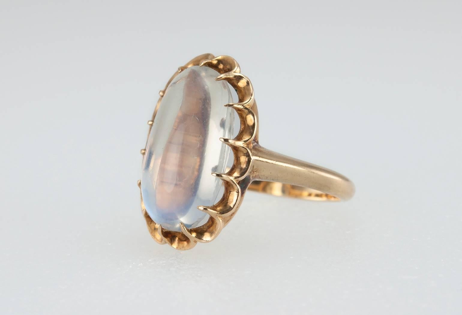 1950s Moonstone Gold Ring In Excellent Condition In Los Angeles, CA