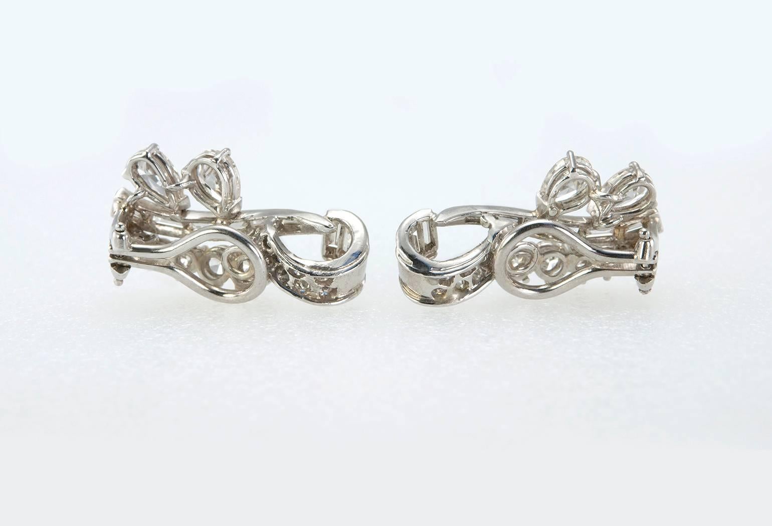 Diamond Platinum Ear Crawler Earrings In Excellent Condition For Sale In Los Angeles, CA