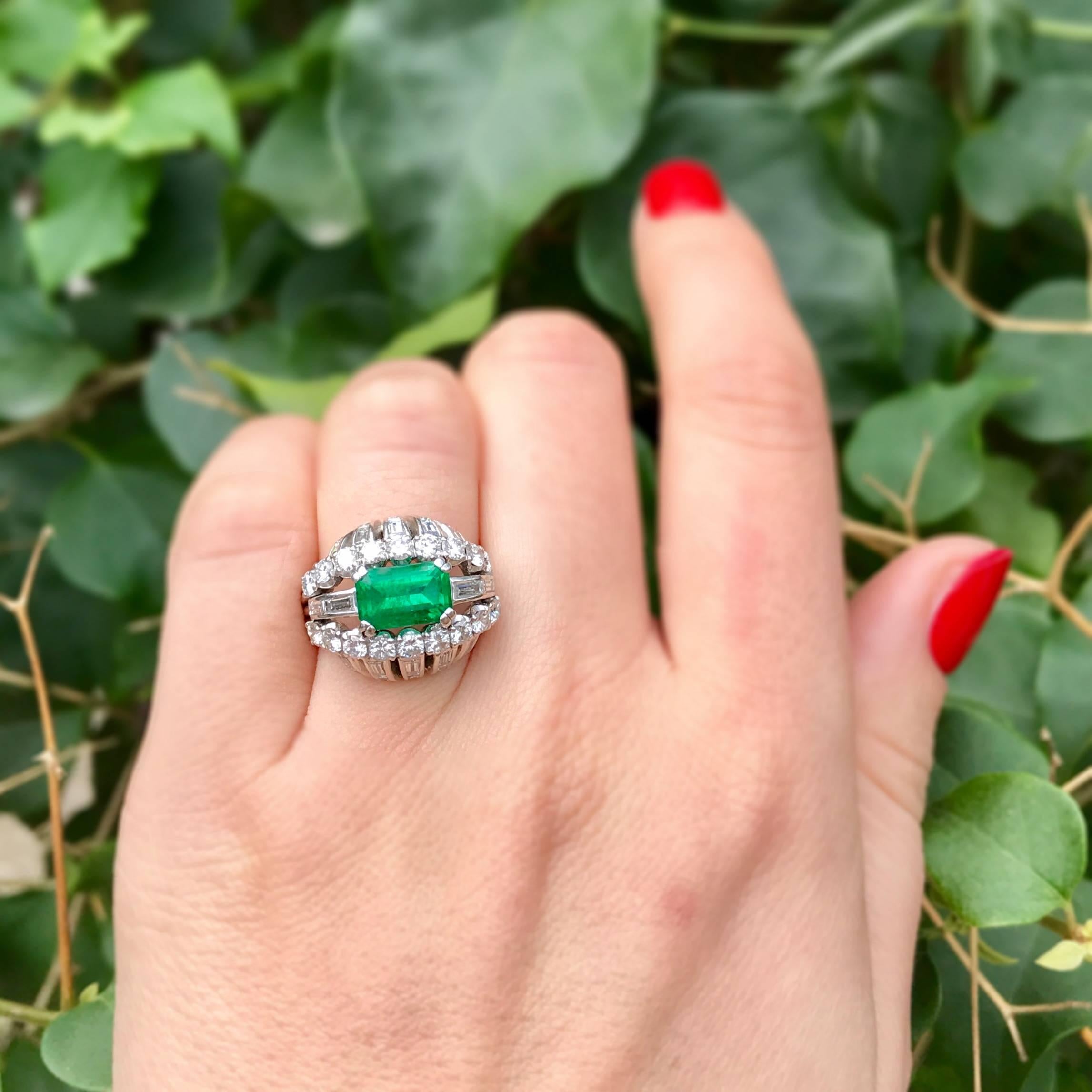 Vintage 1950s Emerald and Diamond Bombe Platinum Cocktail Ring For Sale 3