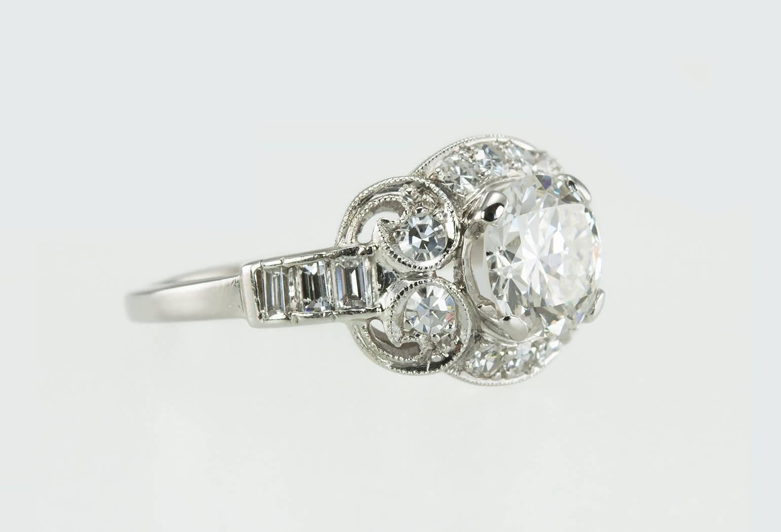 Women's 1930s 1.26 Carat Diamond Platinum Engagement Ring For Sale
