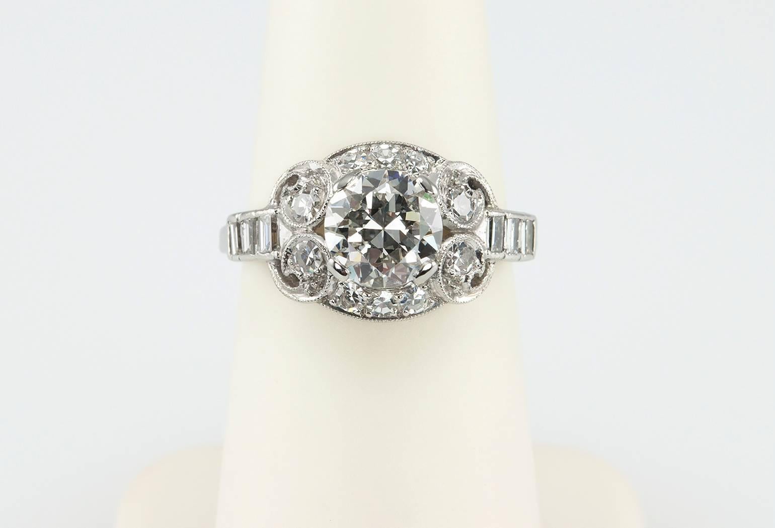 1930s 1.26 Carat Diamond Platinum Engagement Ring For Sale 2