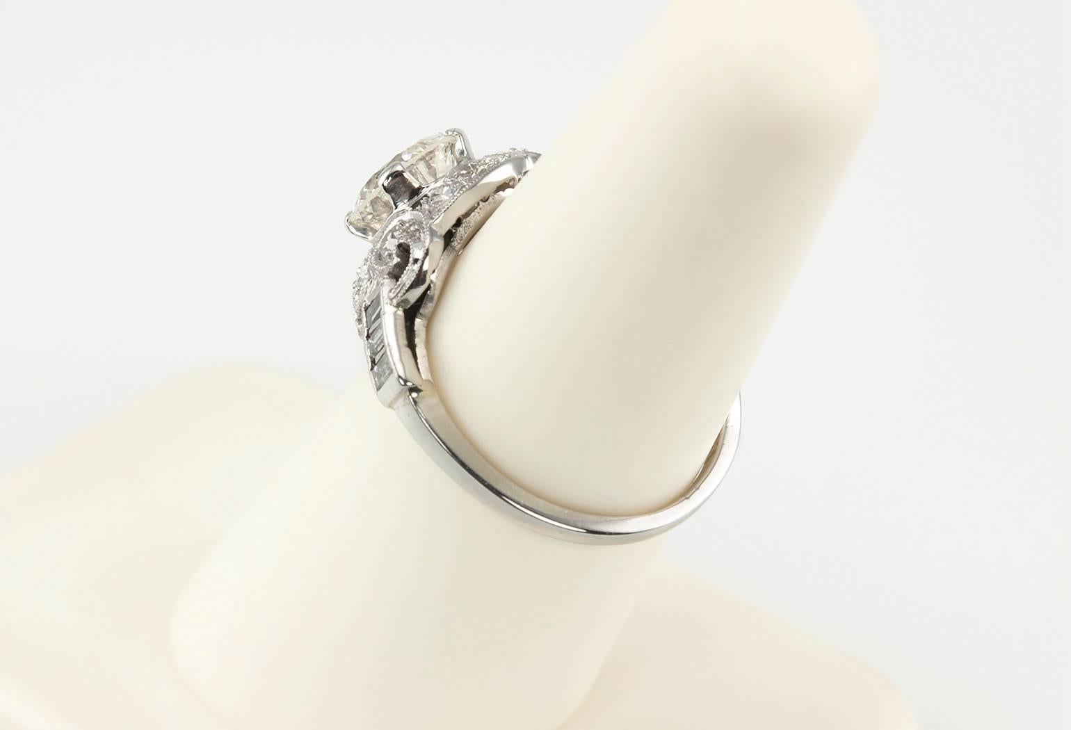 1930s 1.26 Carat Diamond Platinum Engagement Ring For Sale 3