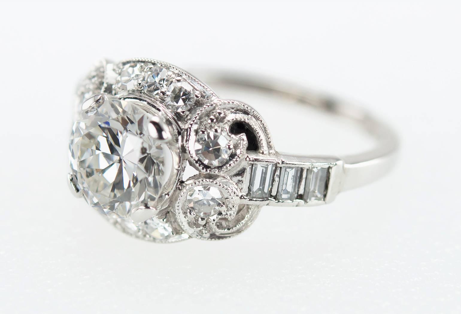 1930s 1.26 Carat Diamond Platinum Engagement Ring In Excellent Condition For Sale In Los Angeles, CA