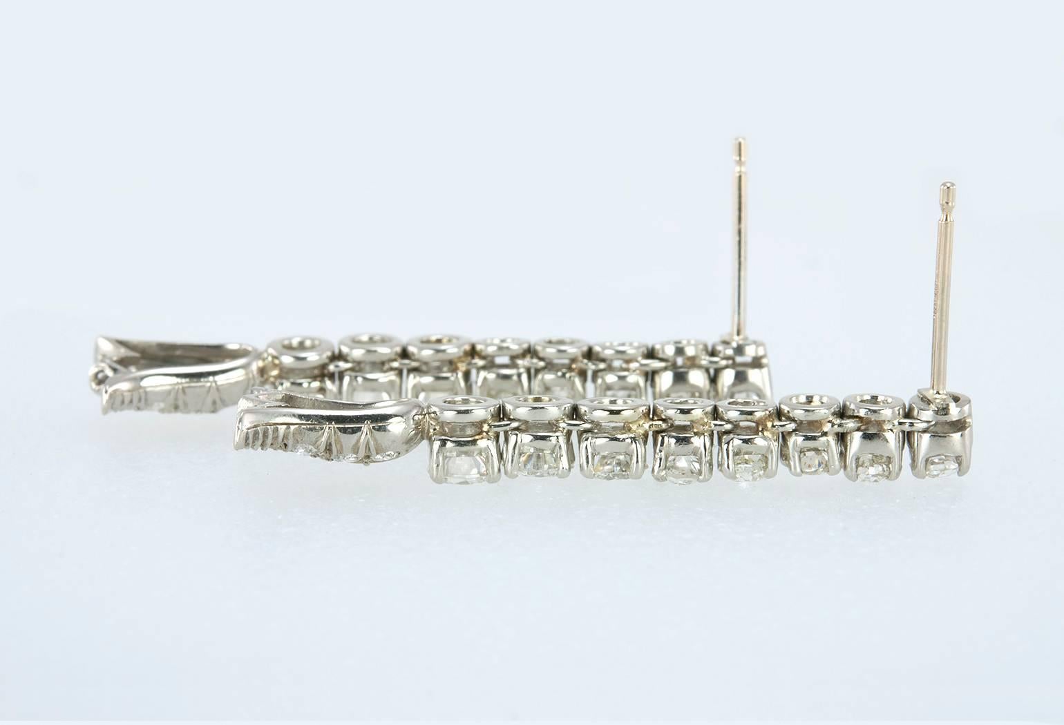 Art Deco Diamond Platinum Dangle Earrings In Excellent Condition For Sale In Los Angeles, CA