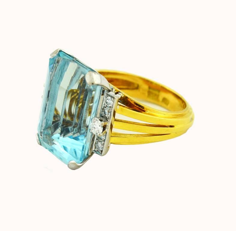 1960s Aquamarine Diamond Gold Cocktail Ring In Excellent Condition For Sale In Los Angeles, CA
