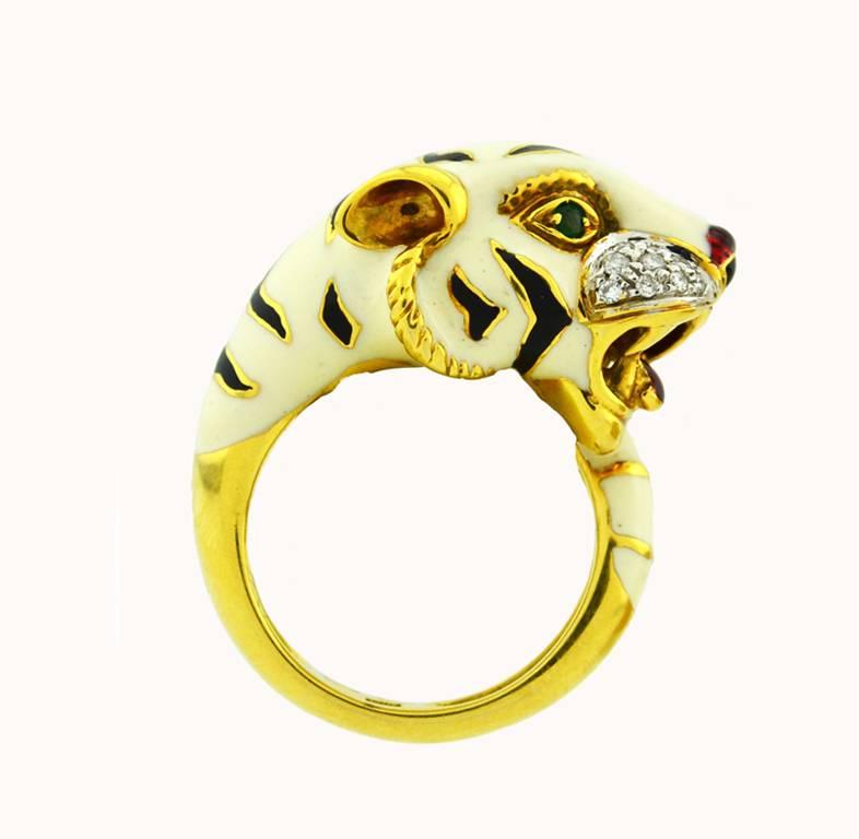 Emerald Diamond Enamel Gold Tiger Ring In Excellent Condition For Sale In Los Angeles, CA