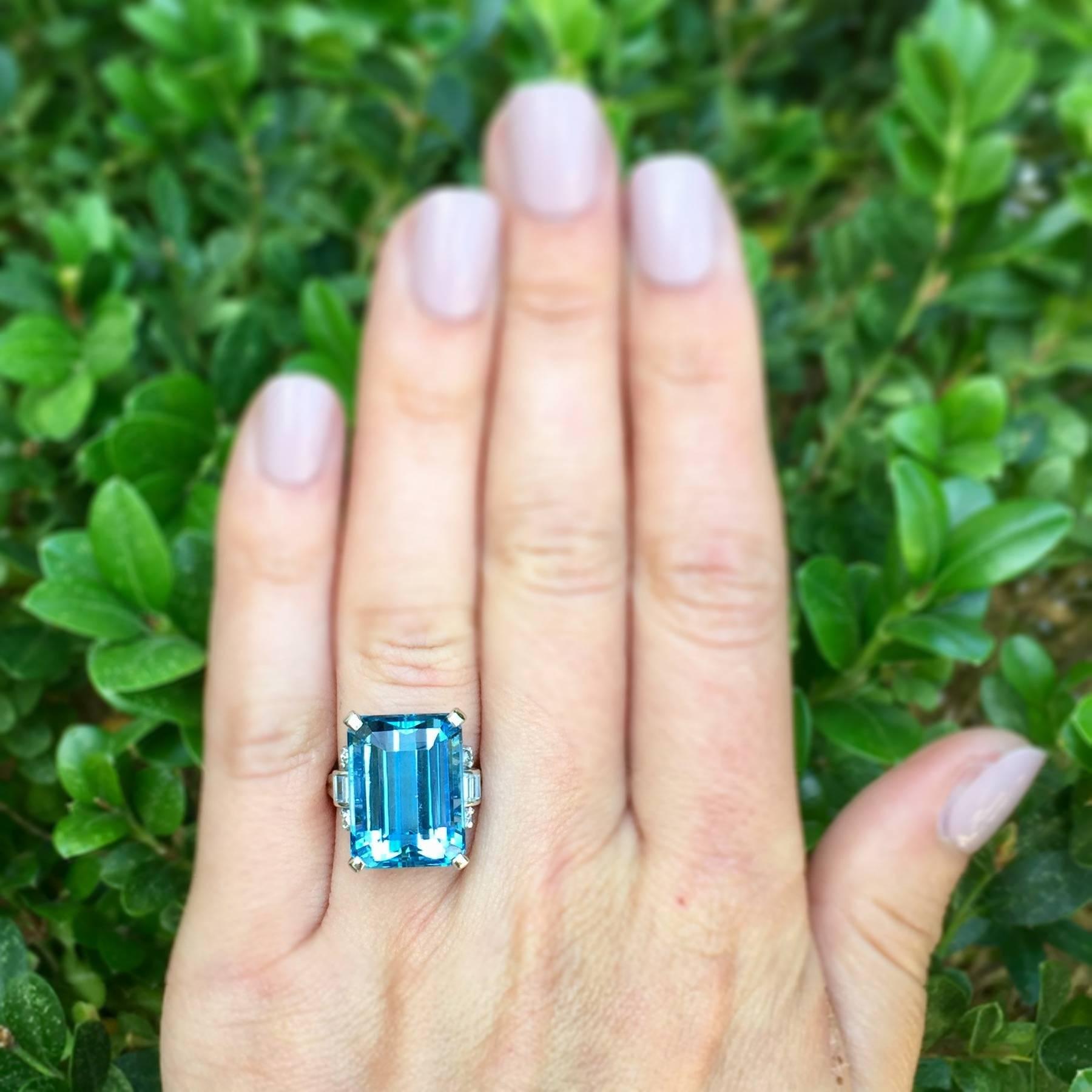 Tiffany & Co. Santa Maria Aquamarine Diamond Platinum Ring, circa 1950 In Excellent Condition In Los Angeles, CA