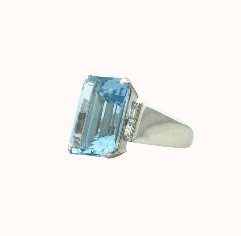 Aquamarine Diamond White Gold Cocktail Ring In Excellent Condition In Los Angeles, CA