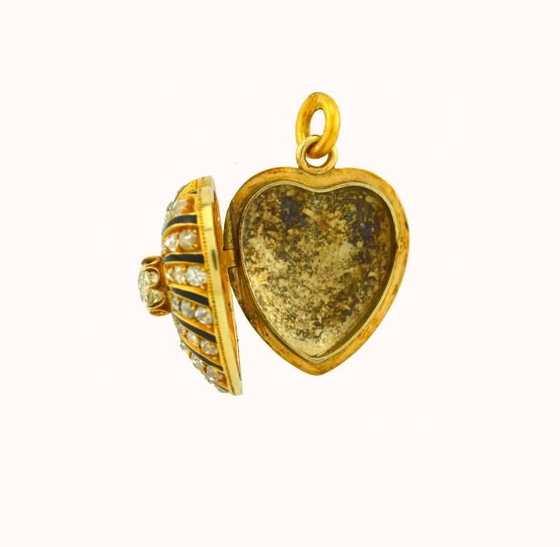 Victorian Enamel Heart Locket with Old Mine Cut Diamonds In Good Condition For Sale In Los Angeles, CA