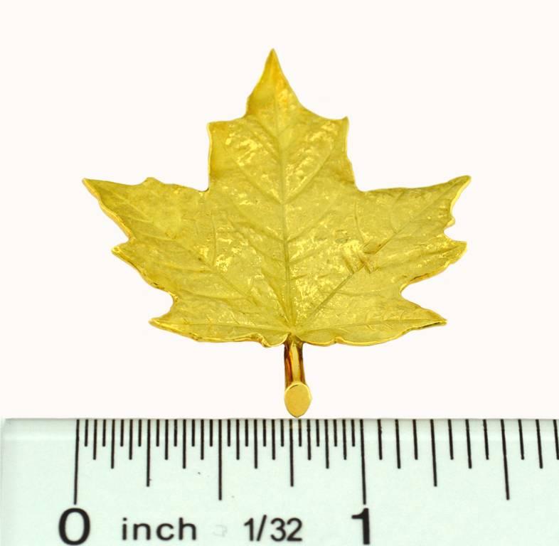 Women's or Men's Tiffany & Co. Gold Maple Leaf Brooch