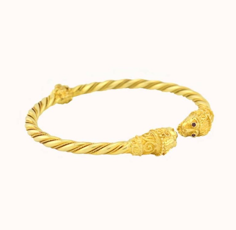 Double Lion Head Hinged Bangle Bracelet in 18 Karat Gold For Sale at ...