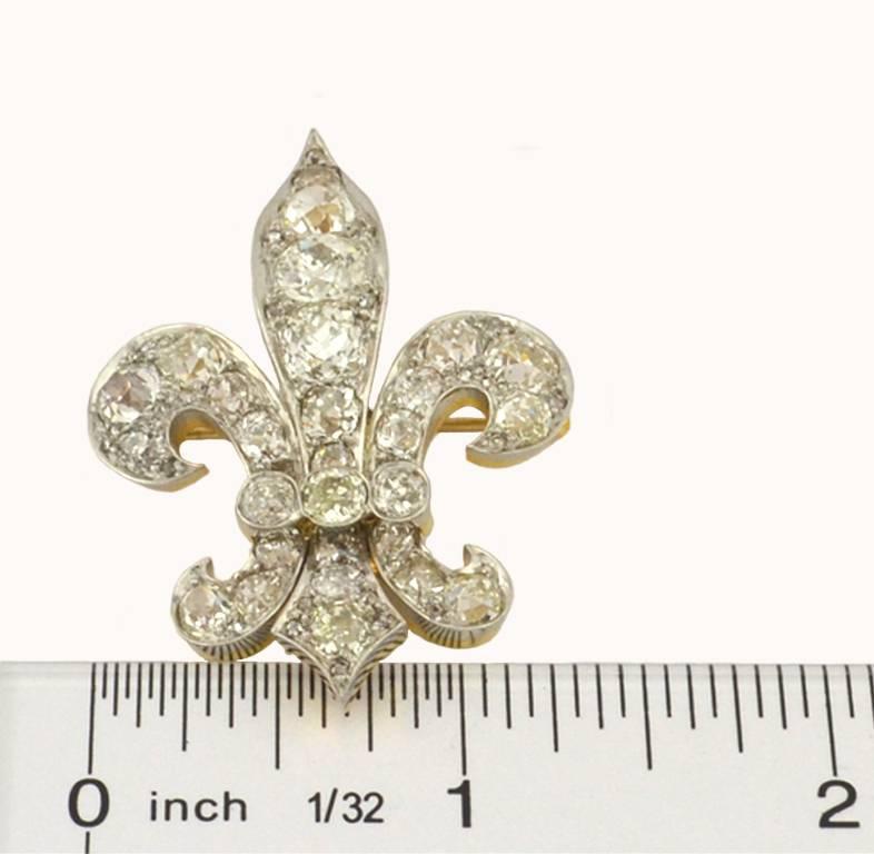 Antique Fleur-de-Lis 13 Carat of Old Mine Cut Diamonds Brooch and Pendant For Sale 1