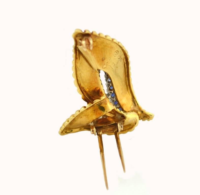 Women's or Men's Van Cleef & Arpels 18 Karat Gold Diamond and Sapphire Leaf Clip, circa 1950 For Sale