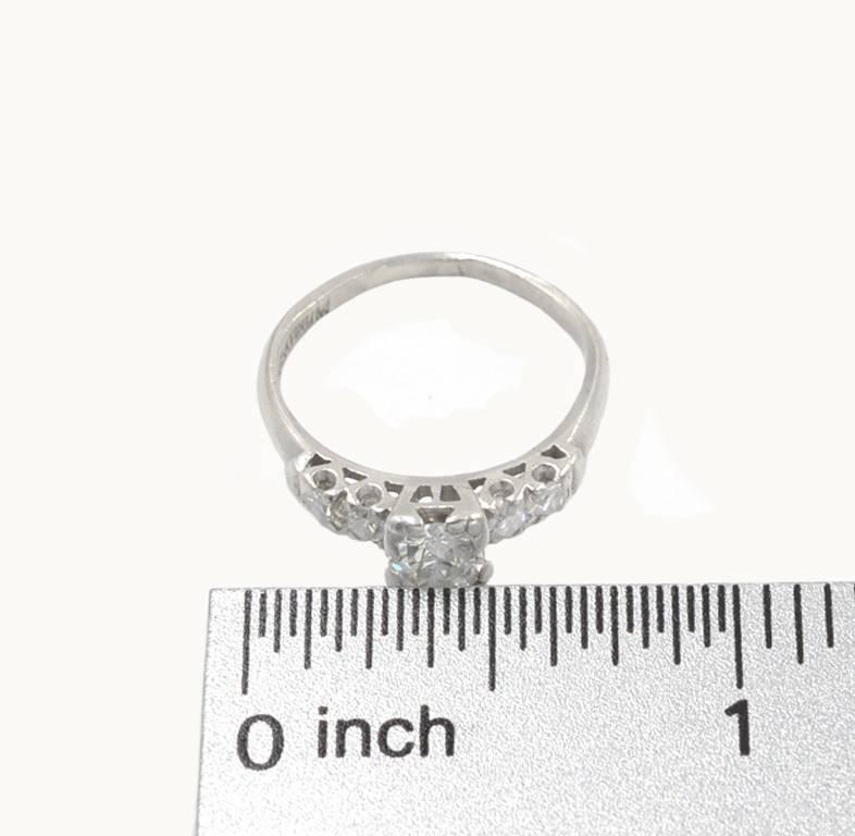 Art Deco 0.50 Carat Diamond and Platinum Engagement Ring For Sale 1