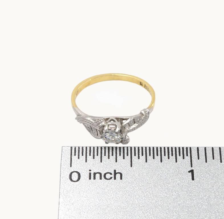 0.40 Carat Round Brilliant Cut Diamond and Platinum and 18 Karat Gold Ring In Excellent Condition For Sale In Los Angeles, CA