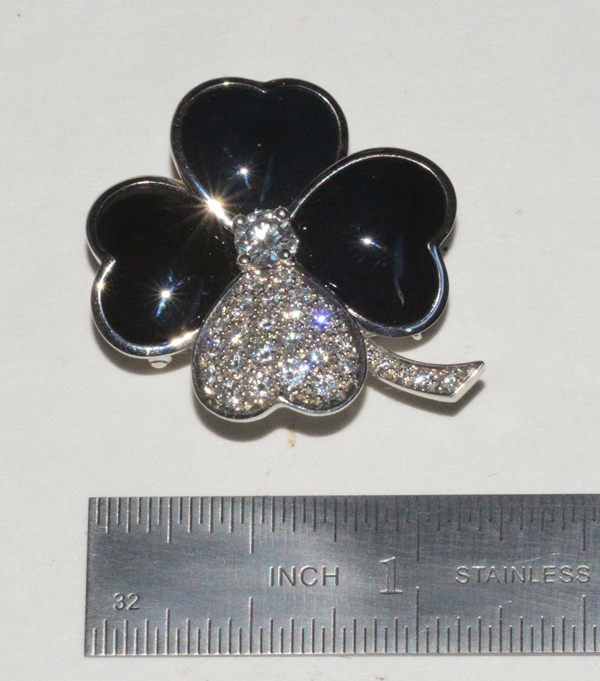 Rare Van Cleef 'VCA' Flower, Clover Pin/Pendant in White Gold, Onyx and Diamond In Excellent Condition In Teaneck, NJ
