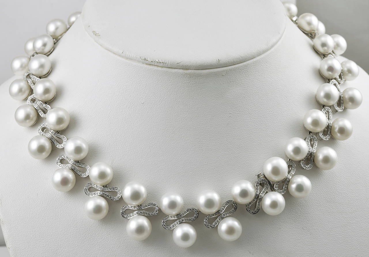 Glamorous pearl and diamond, 18K white gold necklace. Approx 16
