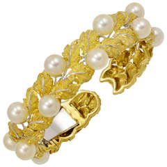 Buccellati Gorgeous Pearl Hand Engraved Gold Leaf Cuff Bracelet
