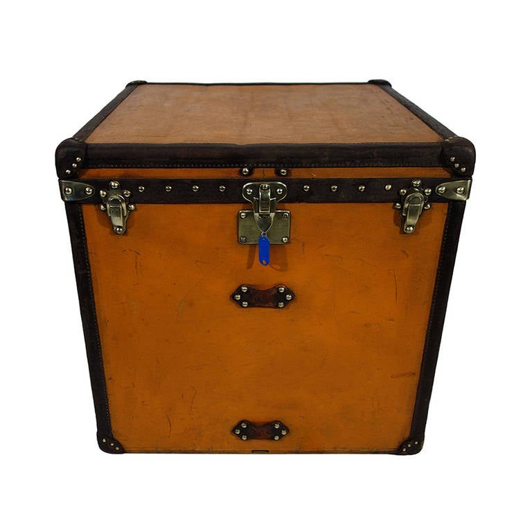 Louis Vuitton woman Hat Trunk 1930's / malle a chapeaux For Sale