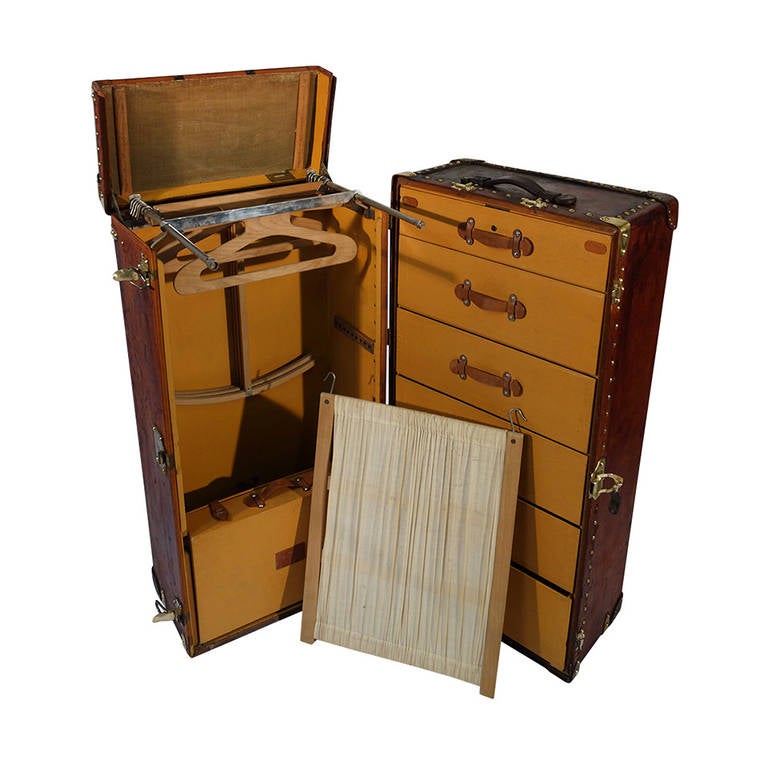 Louis Vuitton leather trunk 1940  / malle  armoire For Sale