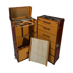 Louis Vuitton leather trunk 1940  / malle  armoire