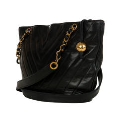 TRES CHIC! Chanel, Large Shoulder Bag in Black Lambskin with Goldtone Hardware