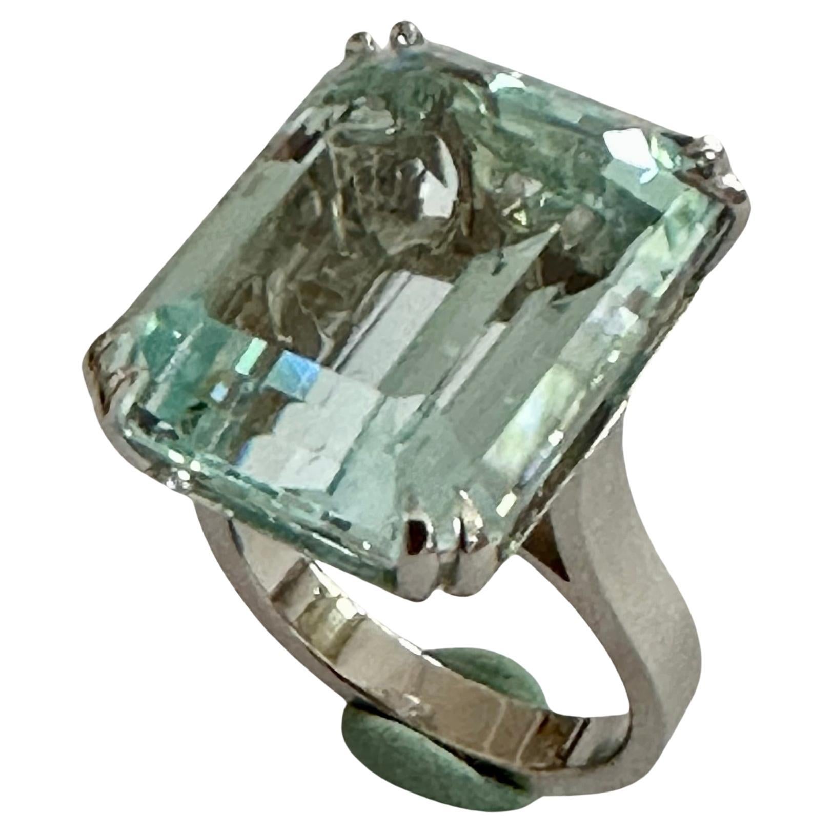 25.81 ct Aquamarine Ring. 18K. whitegold