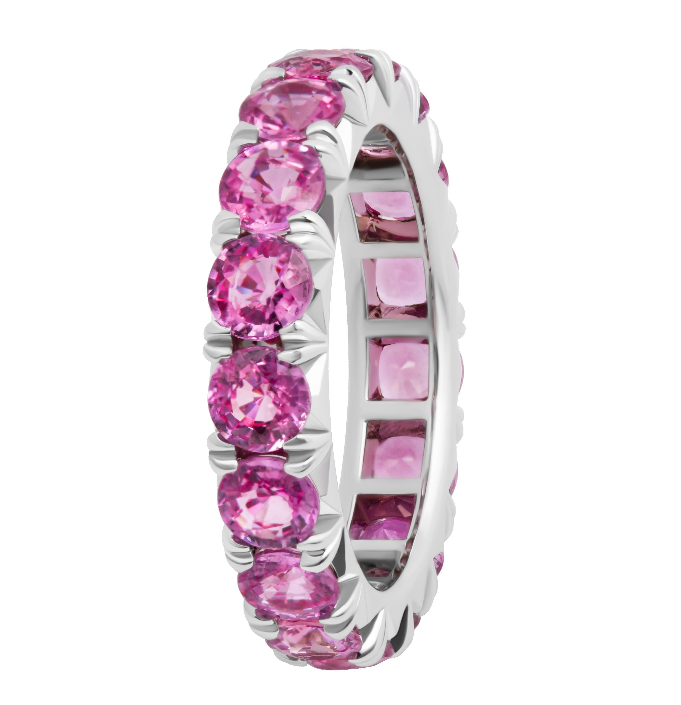 Fascia eternità con zaffiri rosa
In oro bianco 18k
17 Zaffiri rosa
4,0 mm ciascuno (0,32 punti ciascuno)
Dimensione: 7.0
Peso totale dei carati: 5,27CT