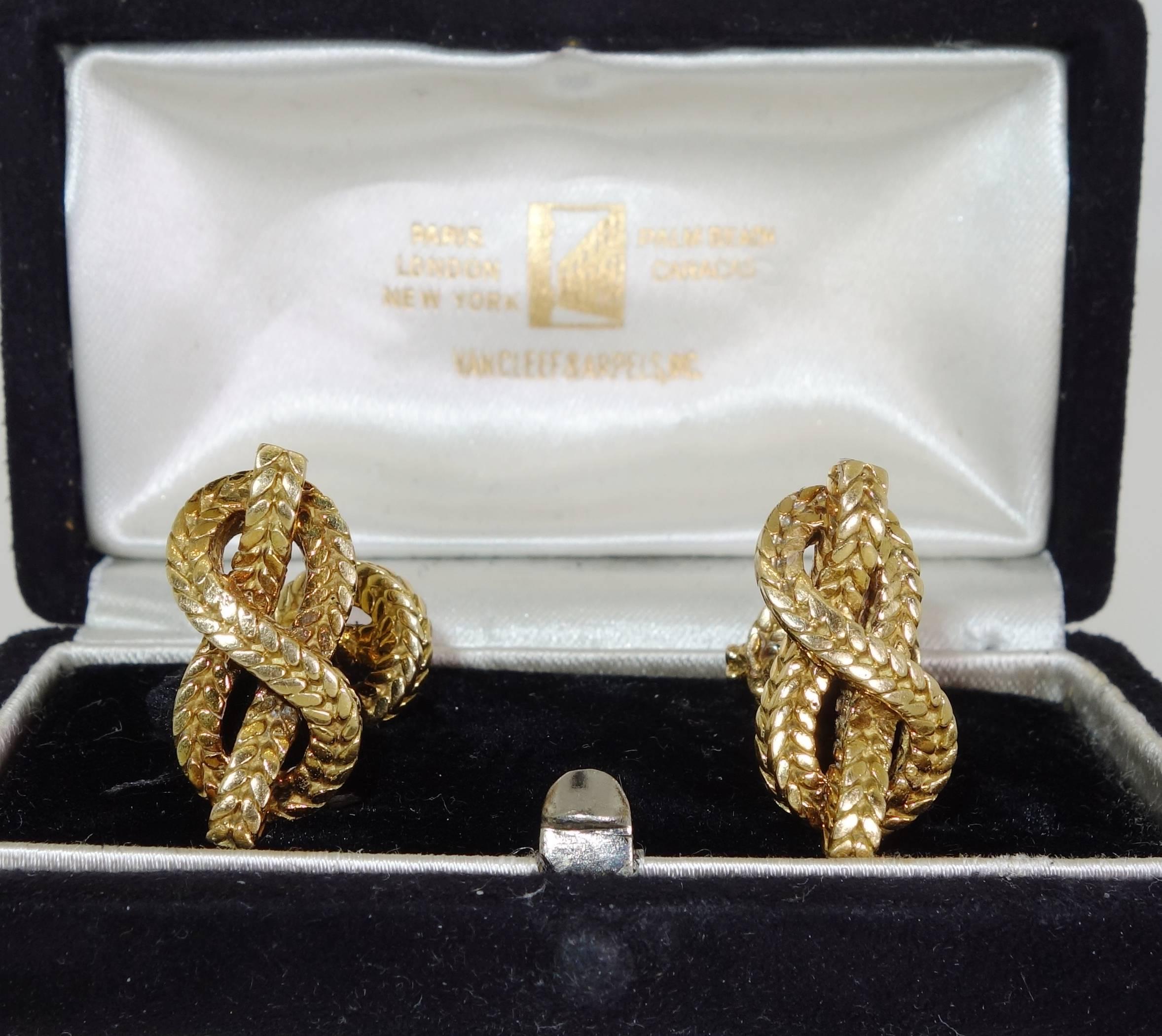Contemporary Van Cleef & Arpels Gold Cufflinks