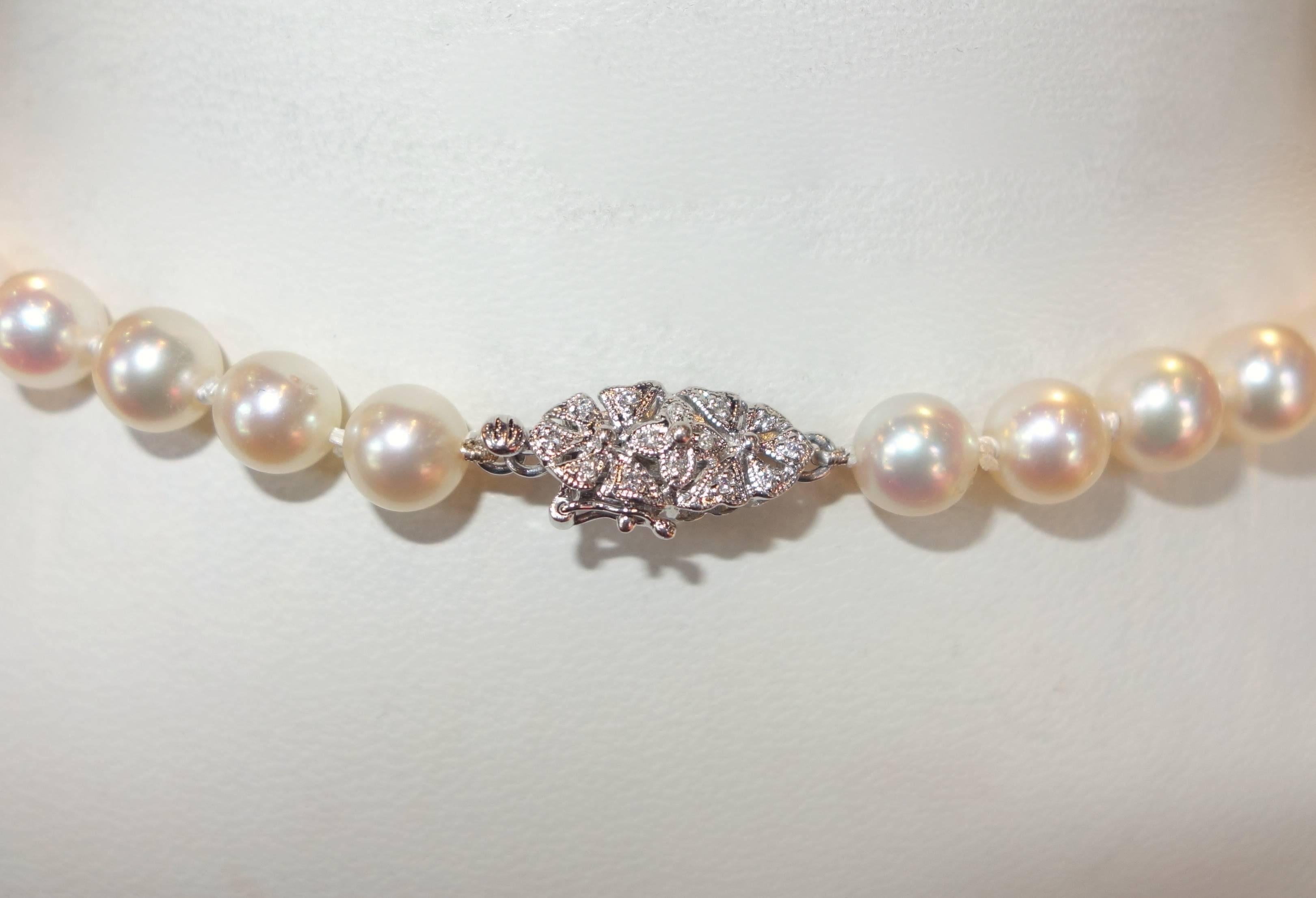 Fine Strand of Pearls with a Diamond Clasp In Excellent Condition In Aspen, CO