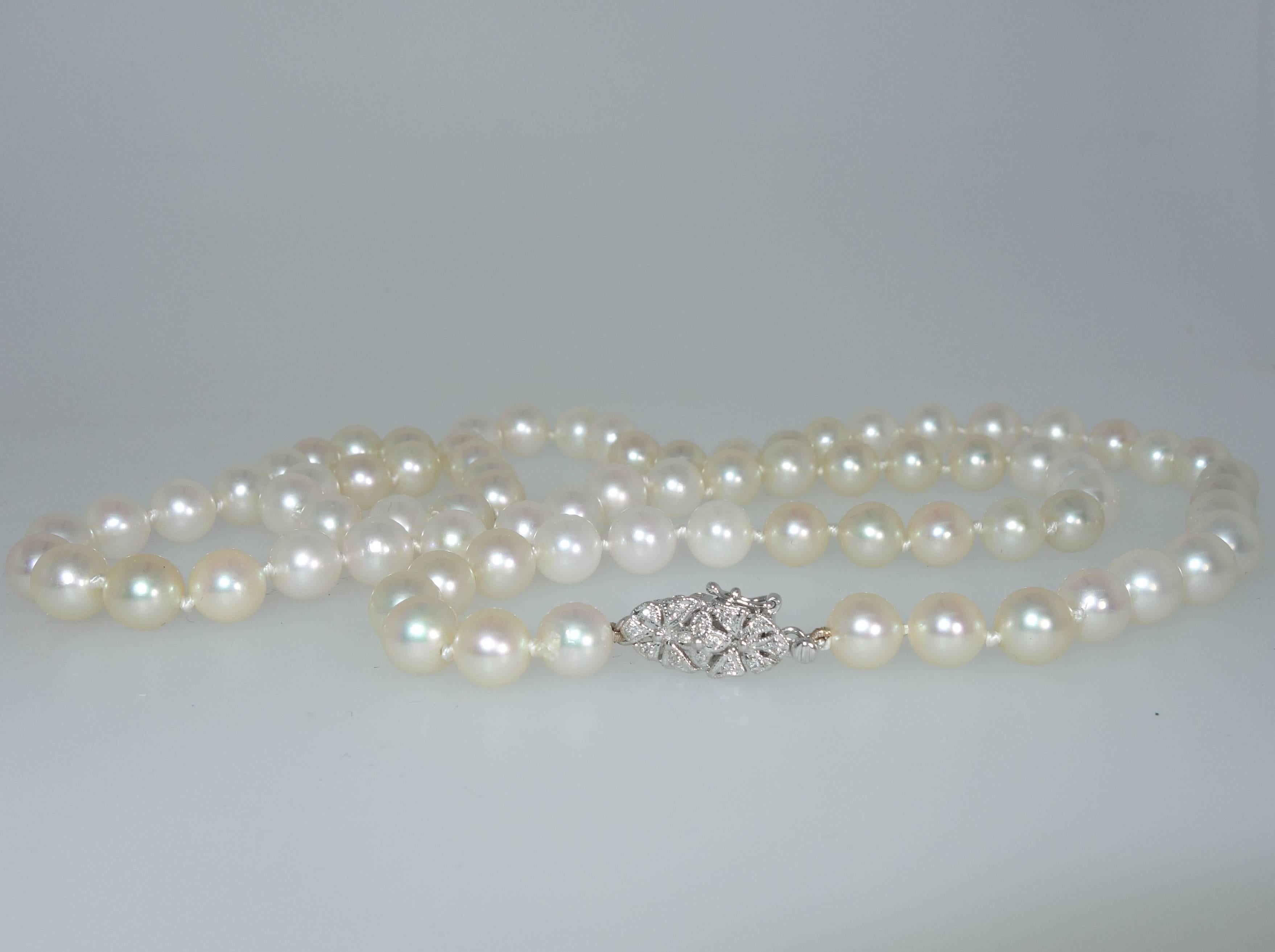 Fine Strand of Pearls with a Diamond Clasp 1