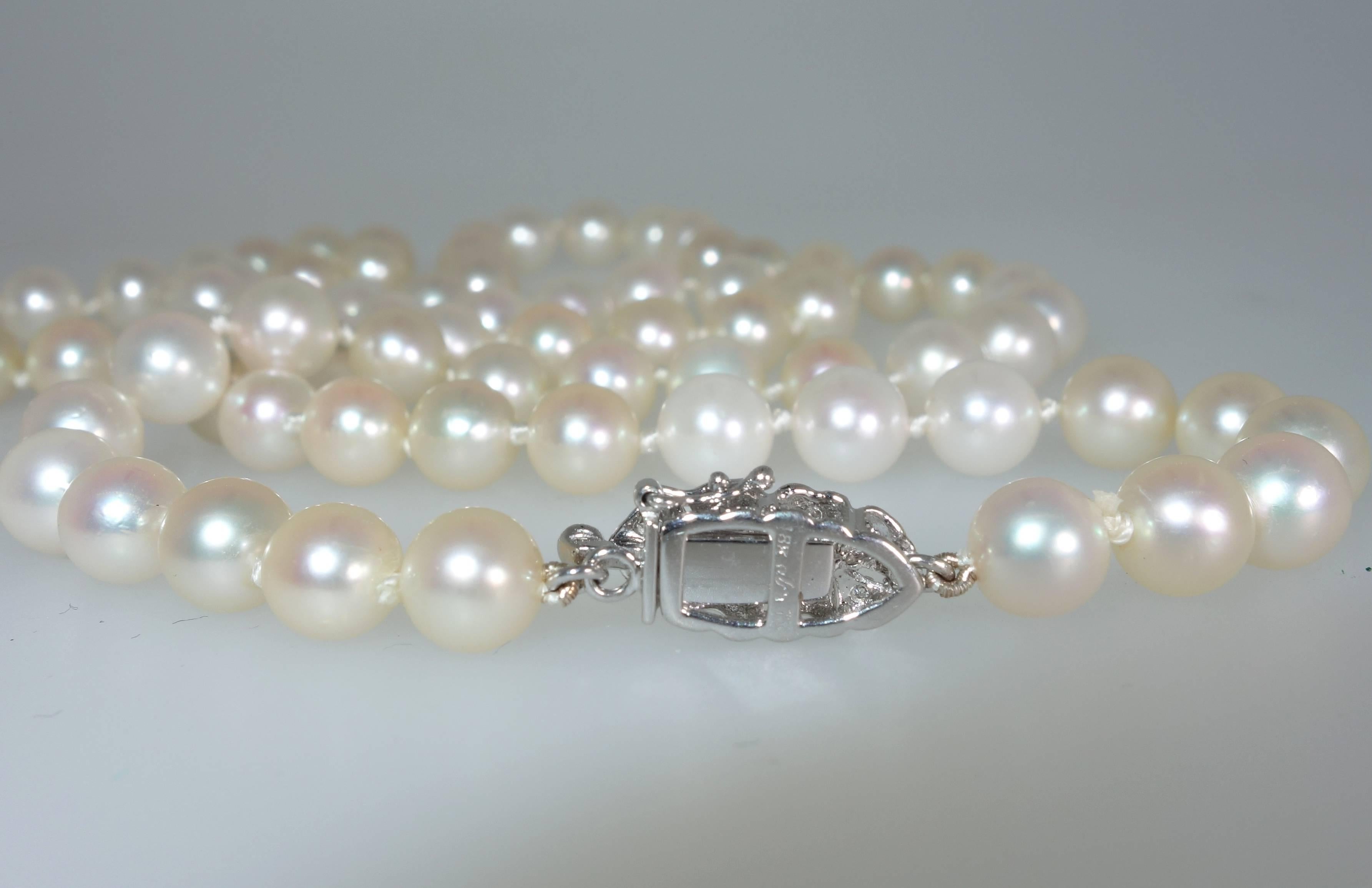 Fine Strand of Pearls with a Diamond Clasp 2